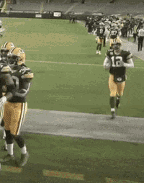Aaron Rodgers GIF - Aaron Rodgers Flex - Discover & Share GIFs