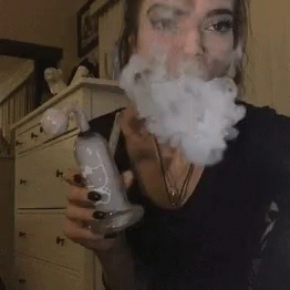 sexy-girls-smoke-crystal-meth