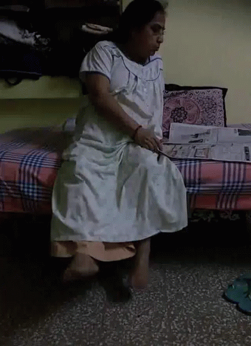 Swinging From Chandelier Gifs Tenor Mom Swinging Gif Gifs
