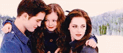 Renesmee Bella Edward Cullen GIF - Twilight TheTwilightSaga RobertPattinson  - Descubre & Comparte GIFs