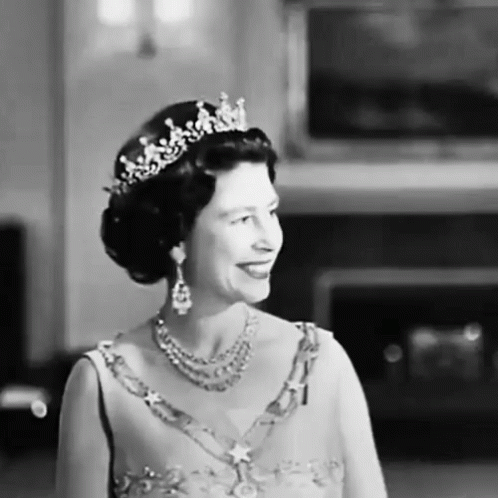 Queen Elizabeth Gif Queenelizabeth Young Smile