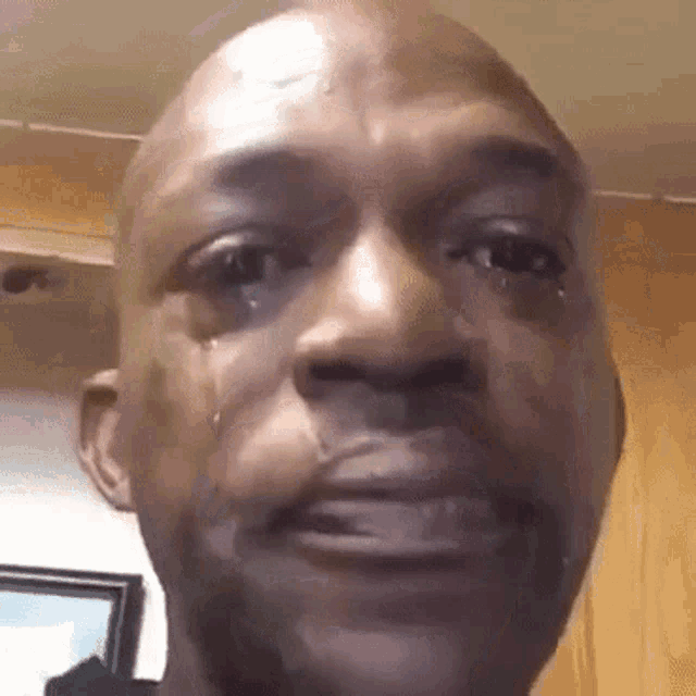 Resultado de imagen de negro llorando gif