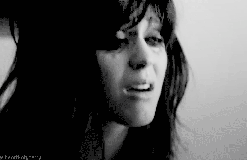 Cry GIF - KatyPerry TheOneThatGotAway Cry - Descubre & Comparte GIFs Deshacerte del pasado para superar a tu ex