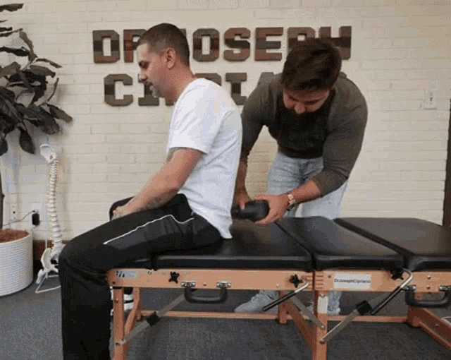 Back Treatment Dr Joseph Cipriano Dc GIF - BackTreatment DrJosephCiprianoDc MassageGun - Discover & Share GIFs