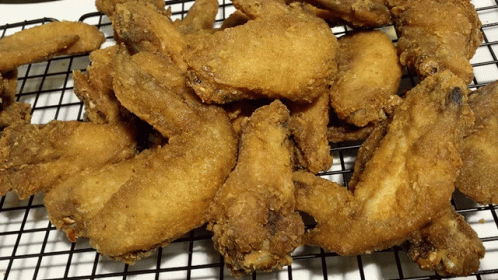 Fried Chicken Chicken Wings GIF - FriedChicken ChickenWings Yummy GIFs
