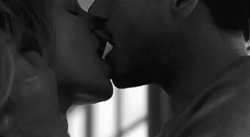 Relationships GIF - Kiss Lovers Passionate GIFs