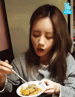 Hyeri Kpop GIF - Hyeri Kpop Eat - Discover & Share GIFs
