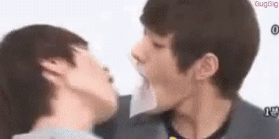Silly Kiss Gifs Tenor Silly Kiss Gifs Tenor