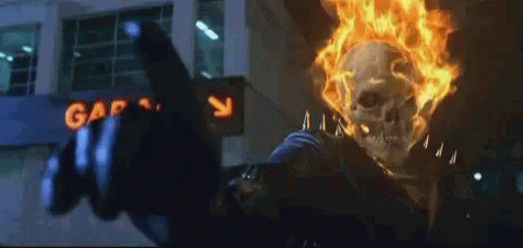 Ghost Rider Dunia Nyata: YouTuber ini Kendarai Motor yang Terbakar demi Konten (via Tenor)