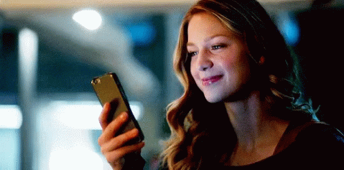 「GIRL SMILE PHONE GIF」的圖片搜尋結果"