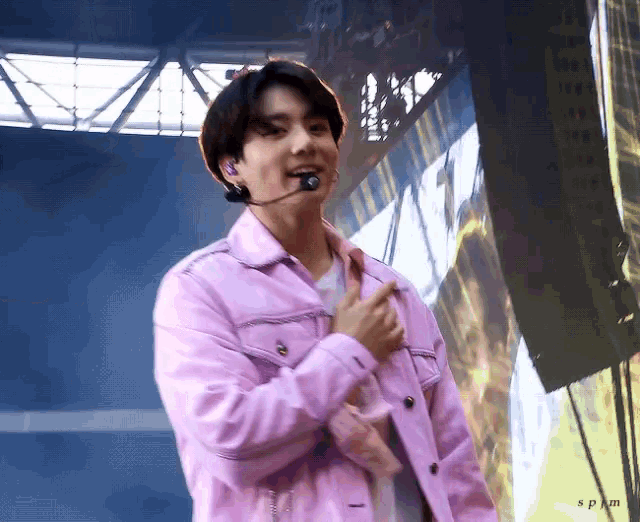 Featured image of post Bts Gif Euphoria The best gifs of bts euphoria on the gifer website