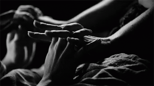 Resultado de imagem para gifs sensuais