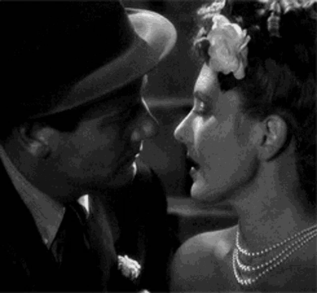 Jean Aurther Vintage Movie GIF - JeanAurther VintageMovie Kiss GIFs