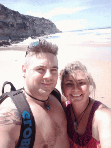 Couple Vacation GIF - Couple Vacation Selfie - Discover & Share GIFs