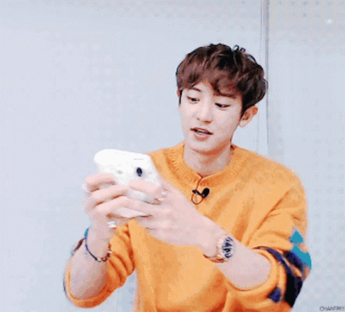 Chanyeol Selfie GIF - Chanyeol Selfie PeaceOut - Discover & Share GIFs