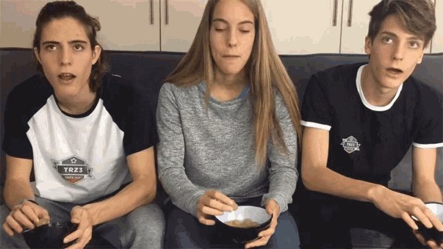 New Year Grapes GIF - NewYear Grapes 12Uvas - Descubre & Comparte GIFs