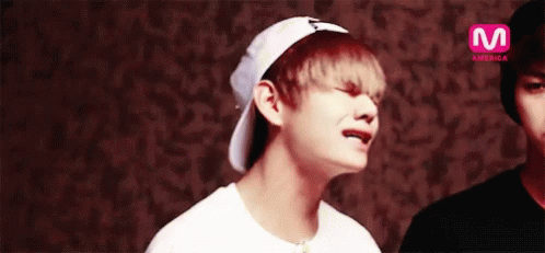 BTS Tae Hyung GIF - BTS TaeHyung Crying - Discover & Share GIFs
