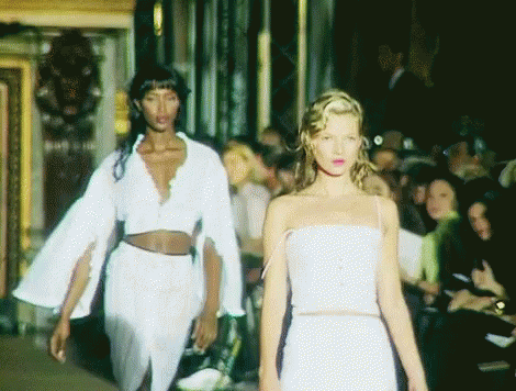 Kate Moss Naomi Campbell Gif Katemoss Naomicampbell Walk