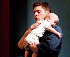 Be Good With Kids (Or Appear That Way) GIF - Supernatural TwoAndAHalfMen Baby GIFs