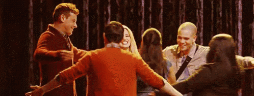 Glee Hug GIF - Glee Hug Friends - Descubre & Comparte GIFs