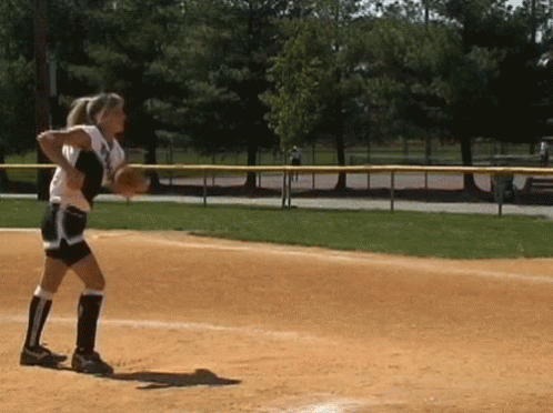 underhand throw in softball