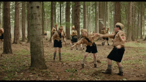 Jojo Rabbit Knife GIF - JojoRabbit Knife TreeThrow - Descubre ...