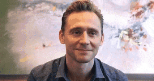 Tom Hiddleston Laughing GIFs | Tenor