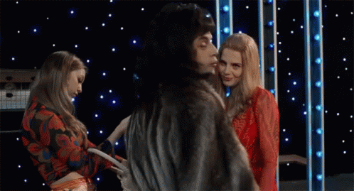 Rami Malek: le tenere foto con Lucy Boynton che non avevi ancora visto, mentre festeggiano la vittoria ai Golden Globes - News Mtv Italia