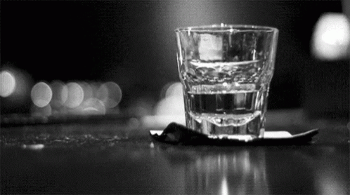 Resultado de imagen para gif de un vaso de agua