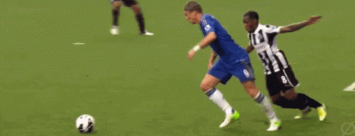 Torres centrando un balón de rabona con el chelsea
