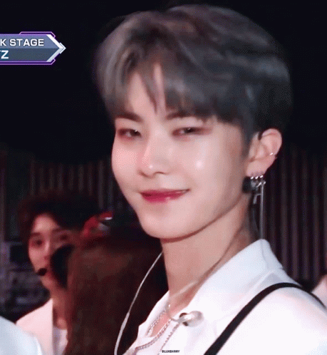 hwall heo hyunjoon gif hwall heohyunjoon kpop descubre comparte gifs hwall heo hyunjoon gif hwall heohyunjoon kpop descubre comparte gifs