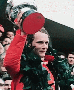 Andreas Nikolaus Lauda, mejor conocido como Niki Lauda, nació en Viena, Austria en 1949 y, debido a una notable carrera como piloto de Fórmula 1, es considerado una leyenda en el mundo automovilístico