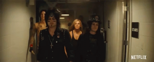 Walking Forward GIF - Walking Forward MakingAnEntrance - Descubre & Comparte GIFs