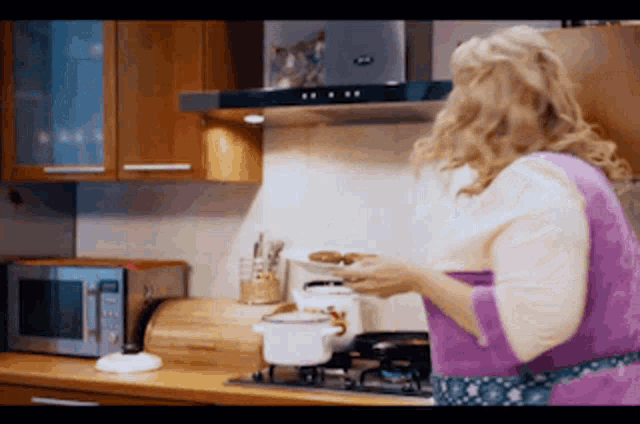 25 Overly Used Movie Tropes That People Hate Seeing In Movies Fat Suit Fat Wife GIF - FatSuit FatWife FatBlonde GIFs