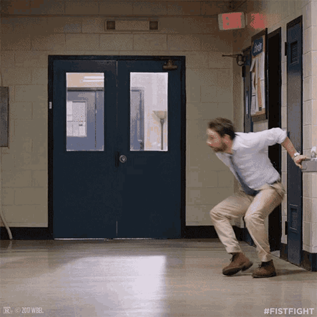 Running Hide GIF Running Hide Scared Discover & Share GIFs