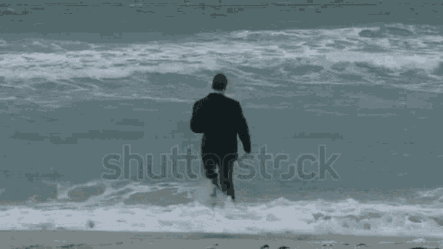 Walk Into The Ocean Shutterstock GIF - WalkIntoTheOcean Shutterstock Waves  - Discover & Share GIFs