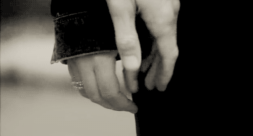 Resultado de imagen para couple holding hands gif