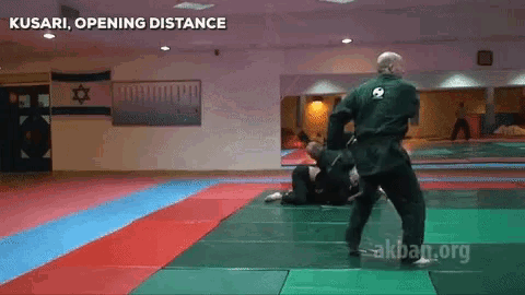 a video of a karate match with the words kusari opening distance