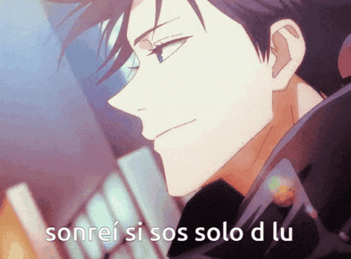 a close up of a man with the words sonrei si sos solo d lu written below him