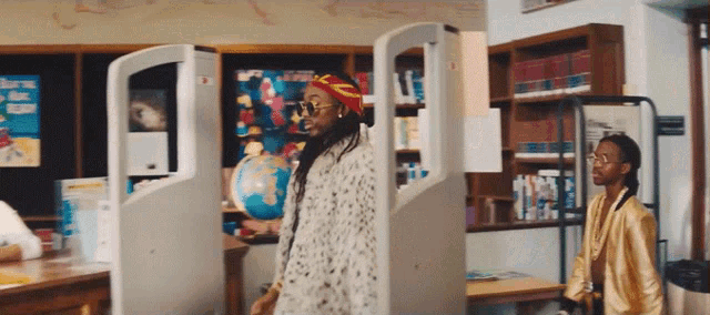 Push Off Counter 2chainz GIF - Push Off Counter 2chainz Bigger Than You Song GIFs