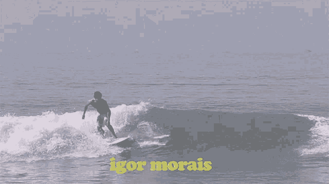 a surfer is riding a wave with the name igor morais on the bottom