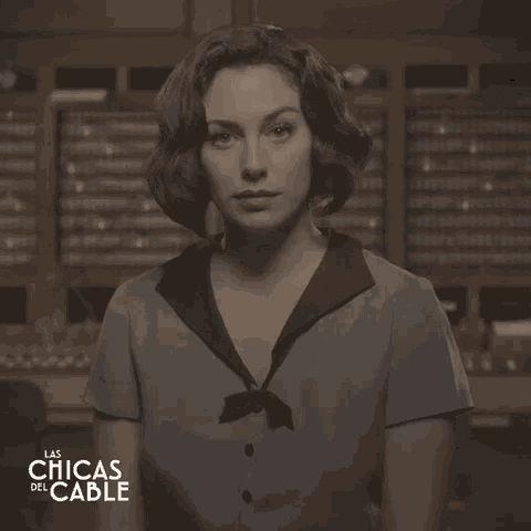 a black and white photo of a woman with the words " las chicas del cable " on the bottom