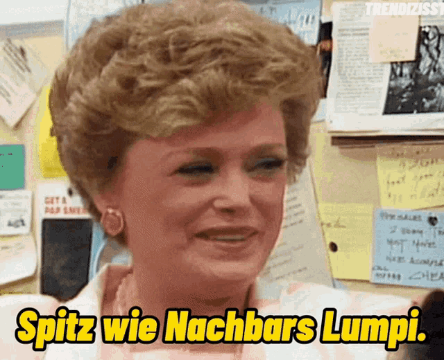 a woman says spitz wie nachbars lumpi in front of a bulletin board