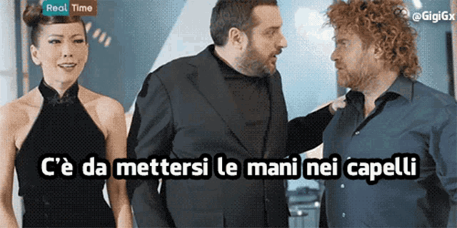 a group of people standing next to each other with the words " c'e da mettersi le mani nei capelli " on the bottom