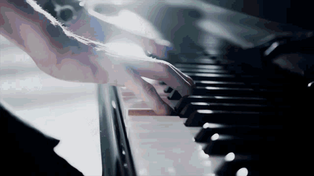 Falilv Minami GIF - Falilv Minami Piano GIFs