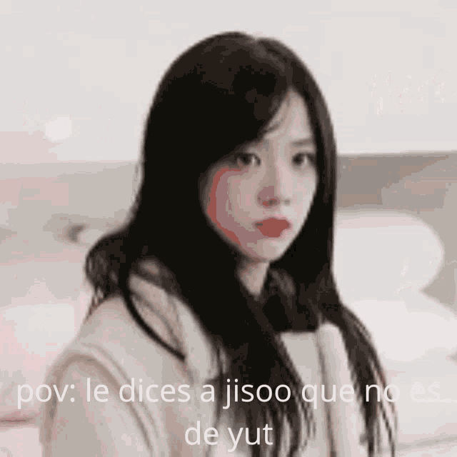 a picture of a girl with a caption that says pov : le dices a jisoo que no es de yut