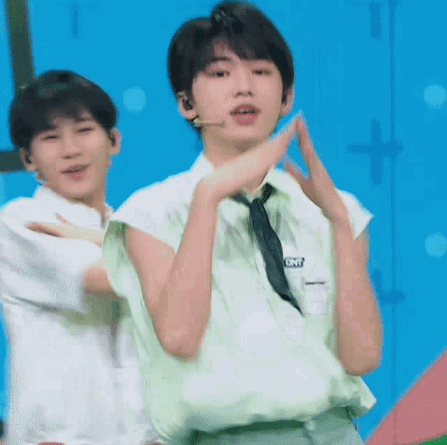 a man in a green shirt with a name tag that says gnt on it