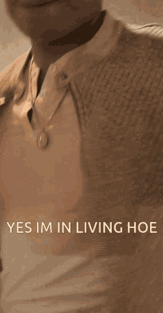 a man 's back is shown with the words yes im in living hoe below him