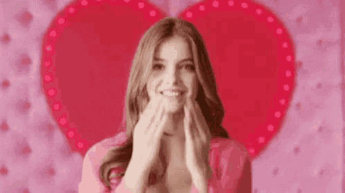 Te Lanzo Un Beso Porque Eres El Amor De Mi Vida GIF