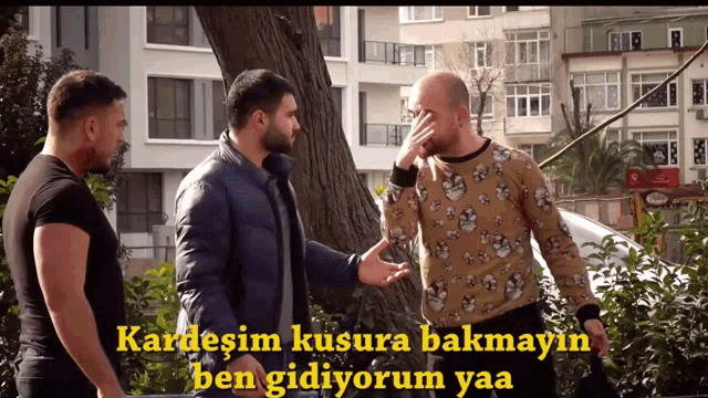 three men are standing next to each other with the words " kardeşim kusura bakmayin ben gidiyorum yaa " on the bottom right